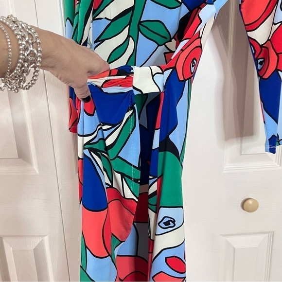 Tahari Floral Faux Wrap Dress Size 6 - Picture 5 of 10